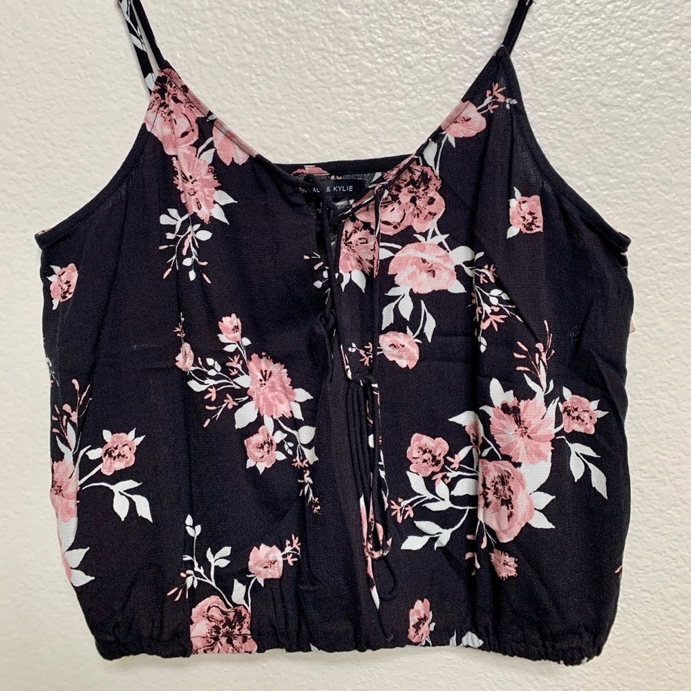 Floral cropped tank top